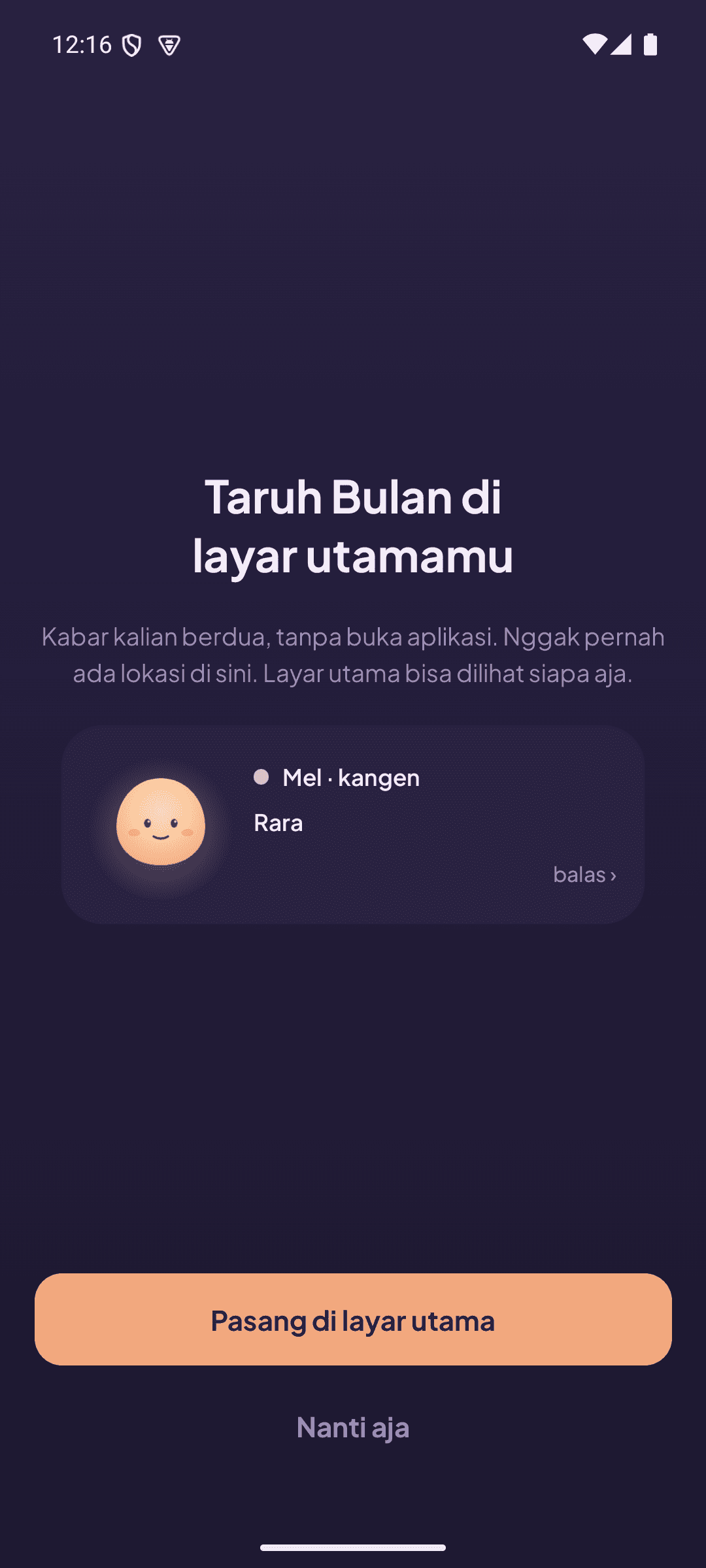 Haven widget prompt headed “Taruh Bulan di layar utamamu”, explaining the widget shows both partners’ moods but never a location because a home screen can be seen by anyone, above a preview card with the mascot and one partner’s current mood, and an install button.